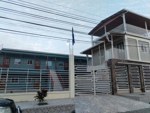 Exterior view, Posadas Mateo in La Lima