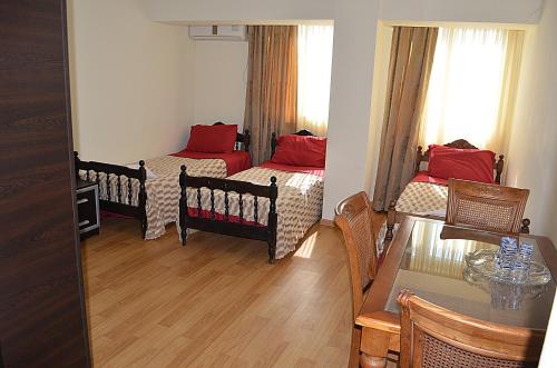 4 twin beds