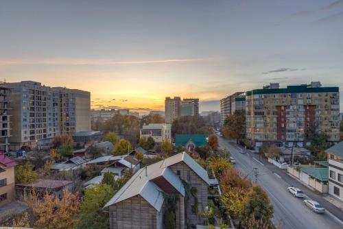 Flagman apartment near Panfilov Park