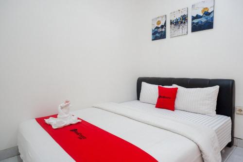 RedDoorz near Affandi Gejayan 2 Room Type - Deluxe Double Room