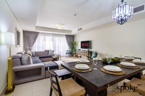 Bespoke Holiday Homes - Palm Jumeirah -2 Bedroom Sea View with Beach Access, Balqis, Dubaj