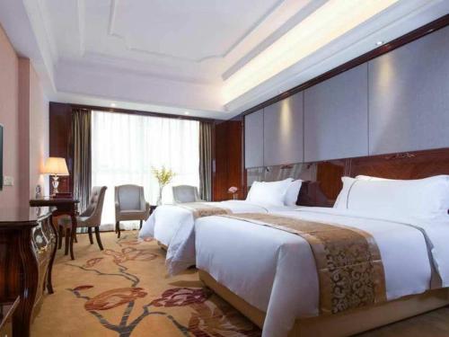 Vienna International Hotel Foshan Lecong Center photo 1