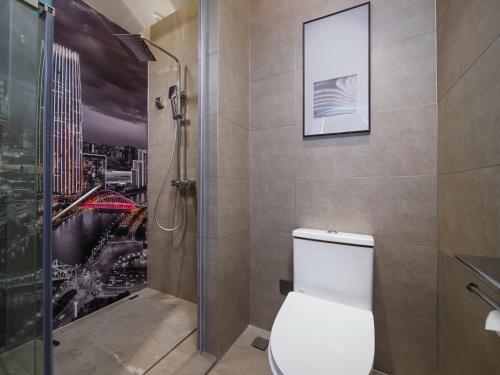 Premium Suite with King Bed image 2