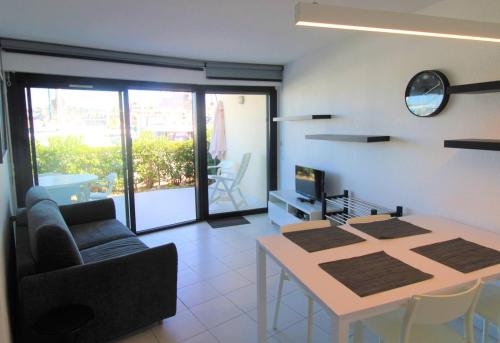 MARCOGVOILE - Golfe de Saint-Tropez - Agréable T2 cabine avec vue sur la marina MARCOGVOILE - Golfe de Saint-Tropez - Agréable T2 cabine avec vue sur la marina