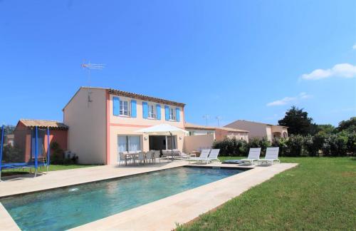 GRIDELAIDE 32 - Golfe de Saint-Tropez - Villa T5 avec piscine privée à 300 m de la mer - Location, gîte - Grimaud