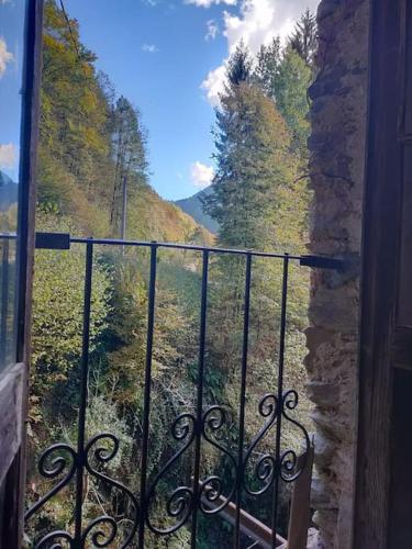 Ancient secluded Riverside Mill. Ponte Della Valle