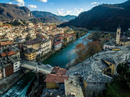 Ancient secluded Riverside Mill. Ponte Della Valle