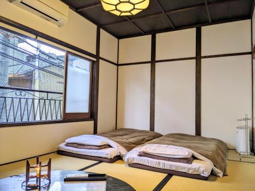 Triple Room with Shared Bathroom image 7
