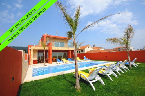 Superb Esposende Villa - 5 Bedrooms - Villa Agobar - Tennis Court - Walking Distance to Beach