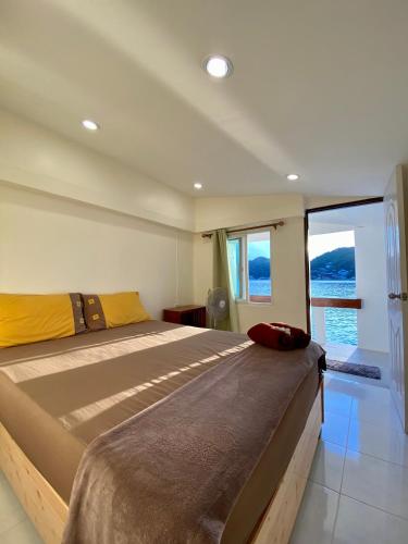 Rocky resort in Thian Og Bay