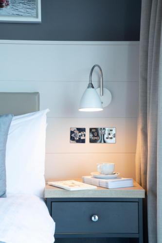 Ship and Castle Hotel - image 8