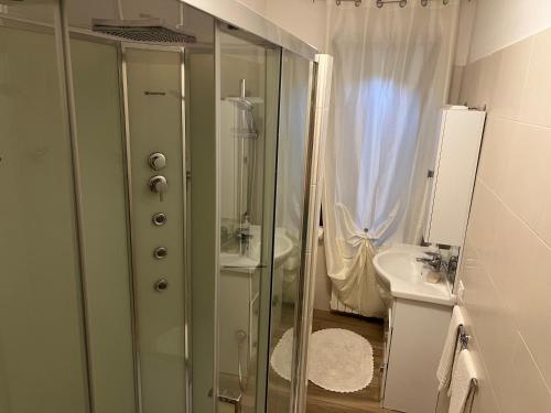 Double or Twin Room with Private Bathroom image 1