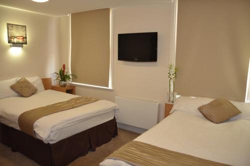 Queens Hotel - image 8