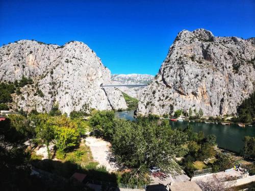 Double Room with Balcony and River View room in Hotel Villa Dvor