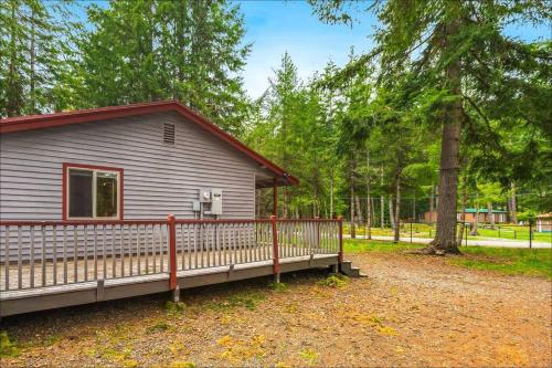. Basecamp Cabin