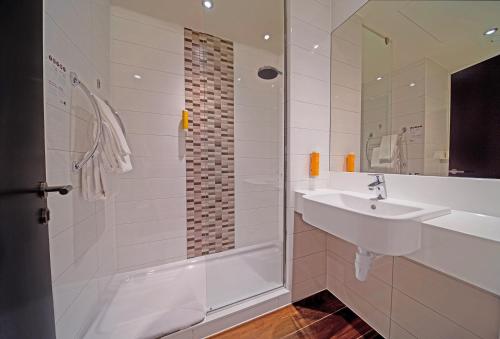Premier Inn Dubai Al Jaddaf - An Emirates Group Company - image 6