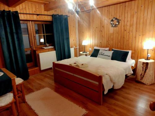2 bedrooms, 3 beds