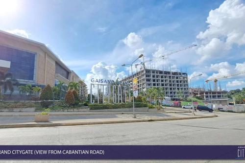 Amani Grand Luxury Big Suite/Near Airport/3beds in Cabantian