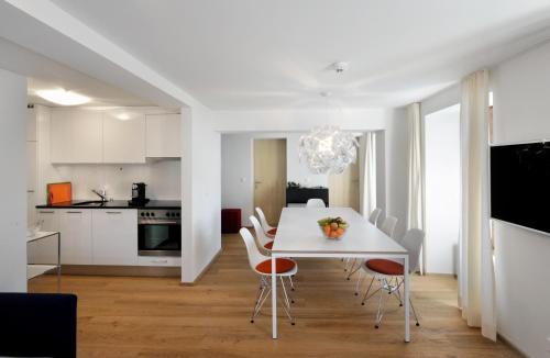 Three-Bedroom Apartment with Terrace - Sternen B
