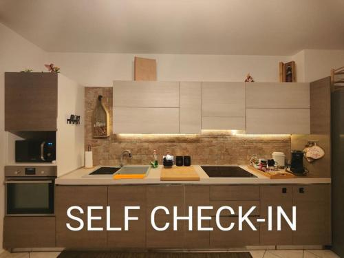 COME A CASA - Appartamento GiGi - Self check in - Ospedale Humanitas - Forum Assago - Tram15 - Apartment - Rozzano