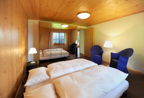 5 bedrooms, 8 beds
