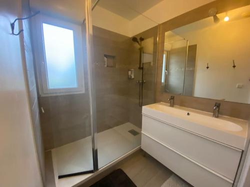 Maison 4 CHAMBRES St Pierre du Perray, France in แซงต์ ปิแยร์ ดู แพเรย์