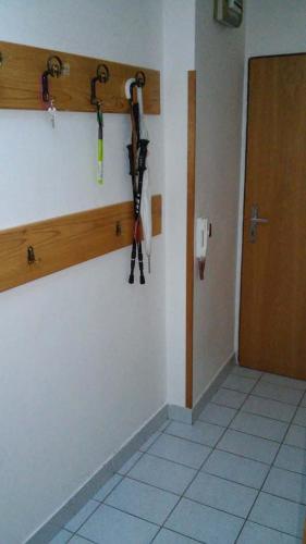 入口, Apartman U kostela in 鐵礦鎮