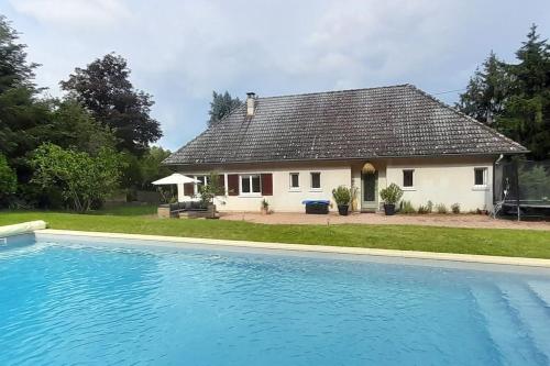 Villa au calme avec grande piscine - Location saisonnière - Villerest