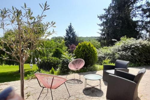 Villa au calme avec grande piscine in Roanne
