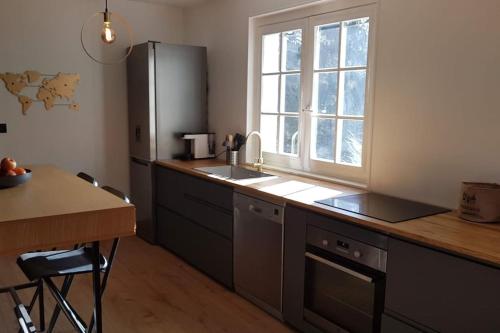 Villa au calme avec grande piscine in Roanne