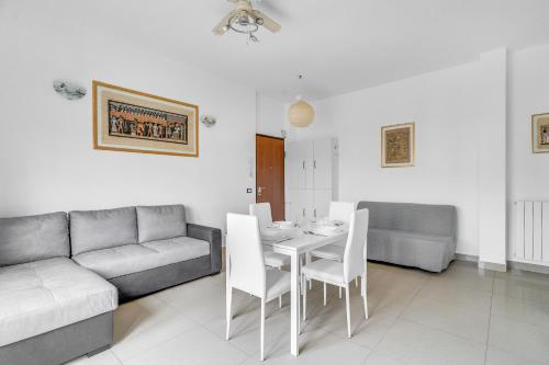 ROG27-Large apartment with transport close to home-, Milan