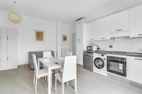 ROG27-Large apartment with transport close to home-