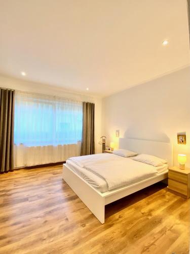 2 bedrooms, 5 beds
