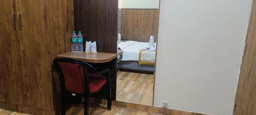 Hotel Madhavam- 250 Mtr from Mathura Railway Station