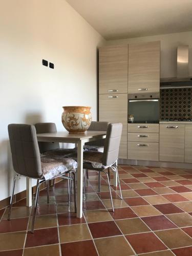 Konyha, Borgo Donna Teresa in Castel San Vincenzo