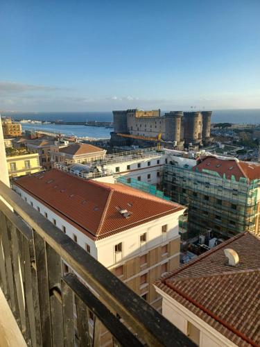 Neapolitan Skyscraper Suites 3