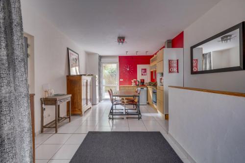 Charming townhouse with terrace, Бордо (фото 3)