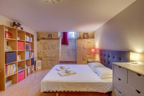 Charming townhouse with terrace, Бордо (фото 10)