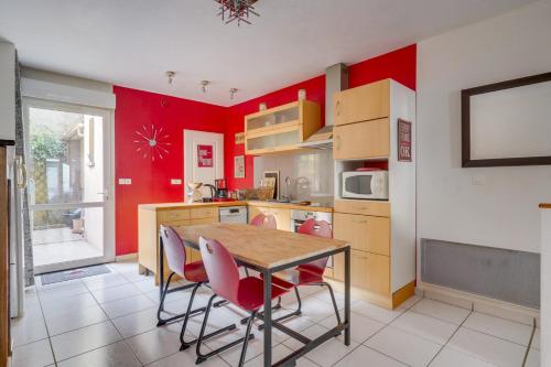 Charming townhouse with terrace, Бордо (фото 4)