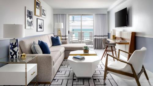 One-Bedroom King Suite - Oceanfront