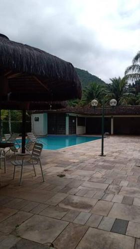 Linda casa em condomínio fechado