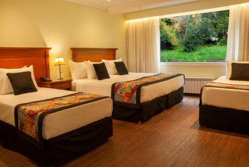 1 double bed, 2 twin beds