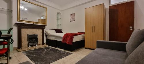 4 Bed Flat - Sleeps 12 - Pets - Wifi, Londýn