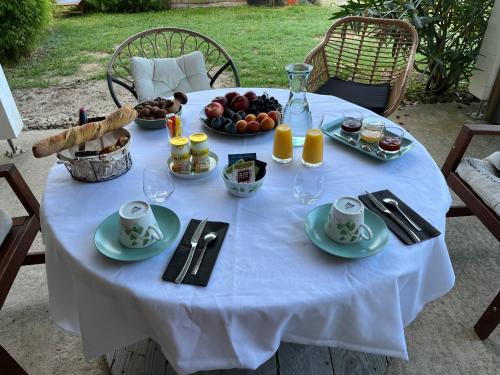 Ételek és italok, Chambre d'hôtes de La Clie (Chambre d'hotes de La Clie) in Saint-Michel-De-Fronsac