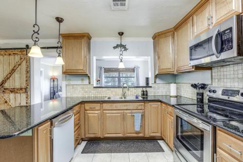 Pet-Friendly Florida Escape w/ Patio & Fire Pit! in Fort White
