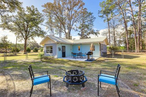 Pet-Friendly Florida Escape w/ Patio & Fire Pit! in Fort White