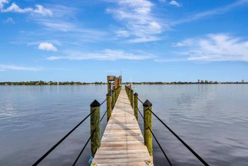 Boaters Riverfront Wonderland