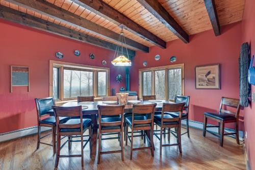 Secluded Adirondack Cabin about 5 Mi to Sacandaga Lake in Broadalbin, USA