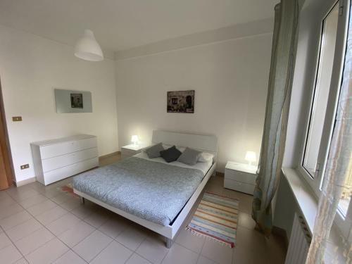 EUCALYPTI11 - Ampio alloggio ristrutturato con 3 camere, 2 bagni, terrazzo, balcone, Loano (zdjęcie 8)