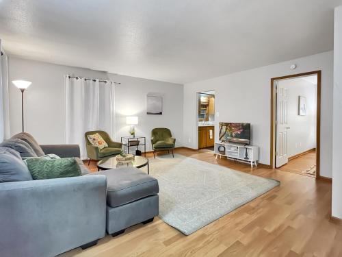 Charming Family Friendly 3br Duplex Close To Drake in Des Moines, USA